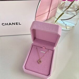 Rose Gold Clover Pendant Necklace